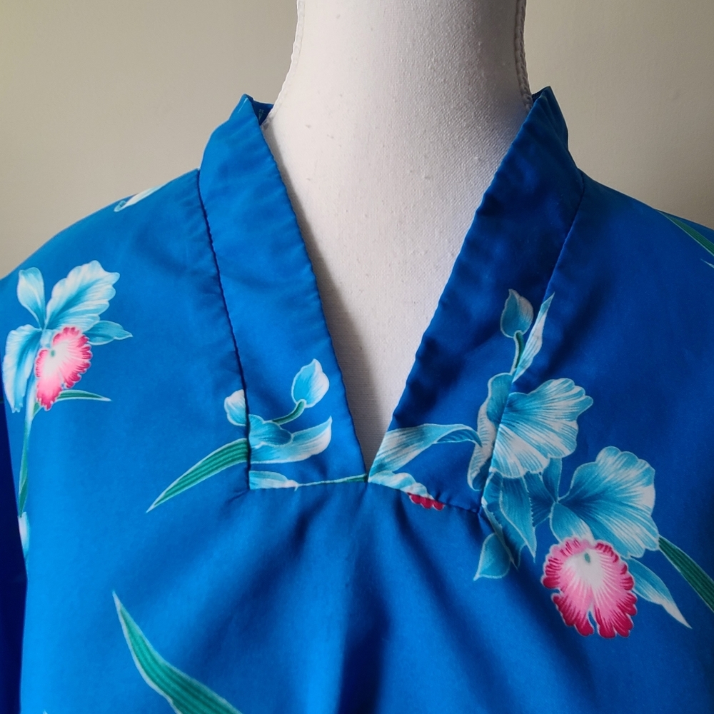 Made in Hawaii Floral V-Neck Blouse Womens Medium Large Tropical Aloha Top - Picture 3 of 7